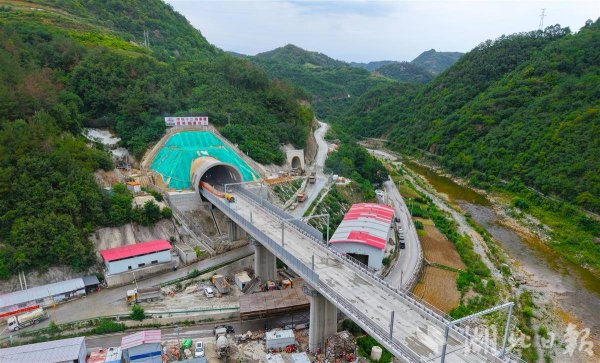 配资网app官方免费下载安装 西十高铁串起三大城市群 隧道命名透视区域合作新前景